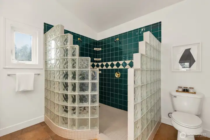 Upper level primary w/ en-suite bath, office & nursery