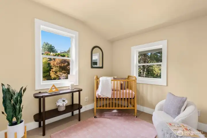 Upper level primary w/ en-suite bath, office & nursery