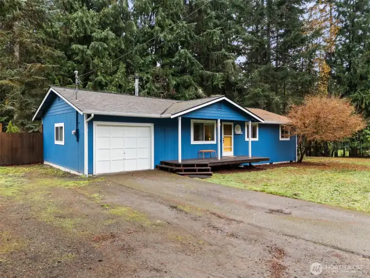 Roof is only 6 years new: peace-of-mind for you!