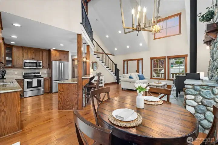 w/ newer Heat Pump for year-round comfort.