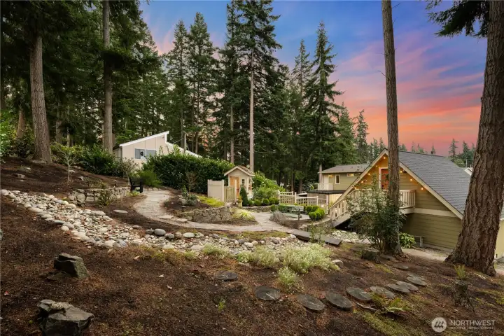 No detail missed: Even has full-house water filtration/softener system!