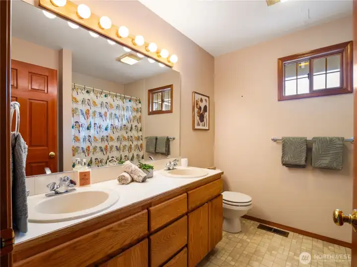 The second full bathroom on the top floor.