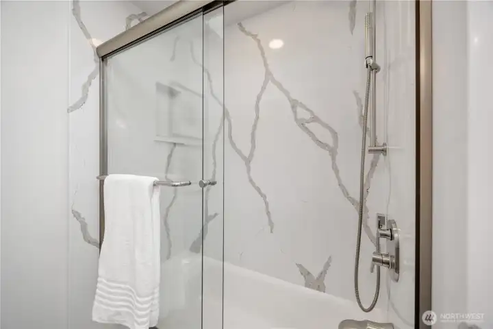 Remodeled guest bath with tub/shower