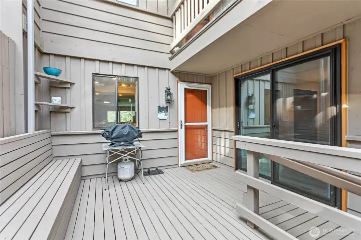 Private deck space great for BBQ'ing and handing out.