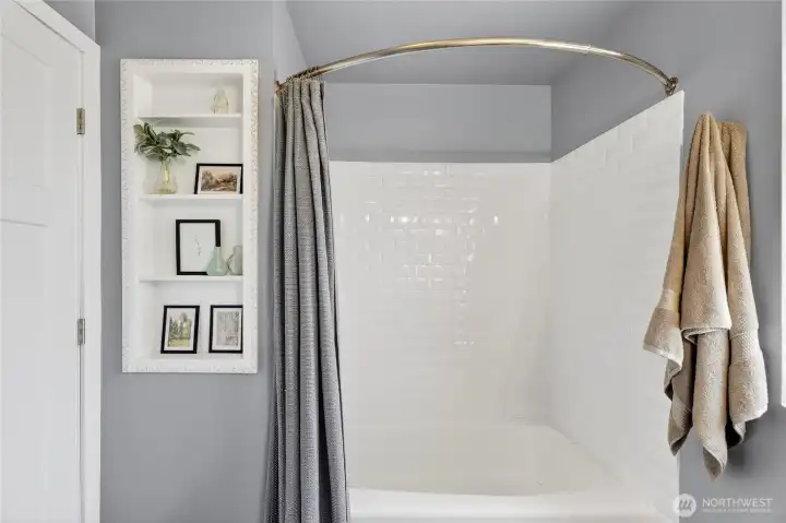 Another Angle of the Full Bathroom