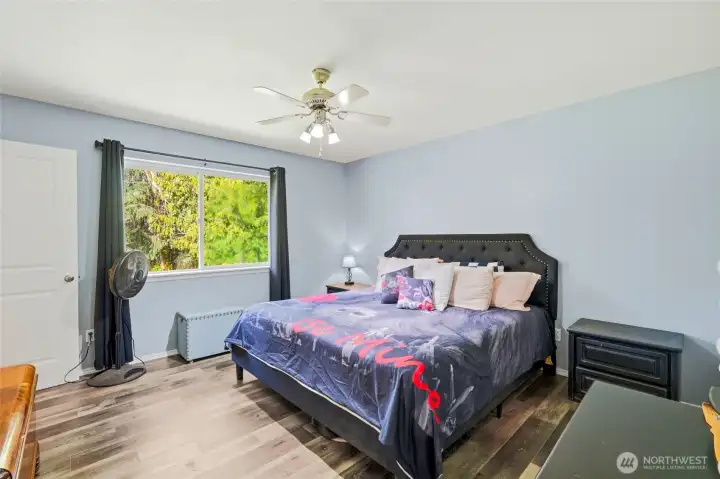 Large primary suite with walk-in closet and en-suite.