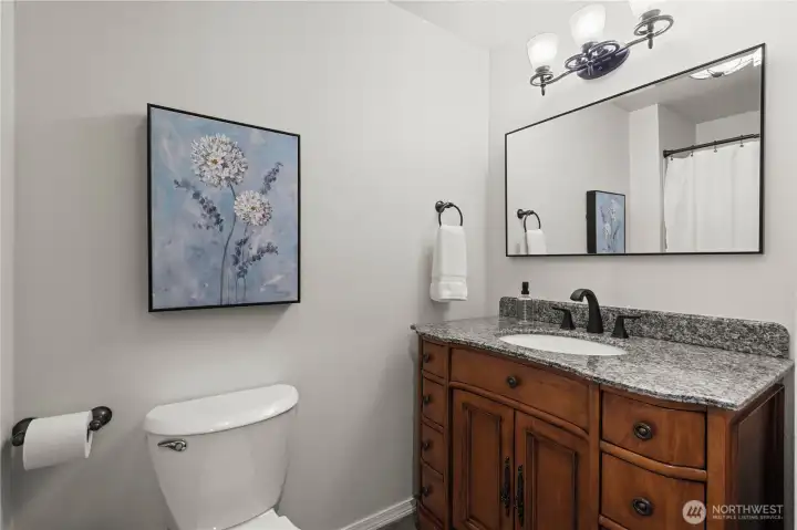 Secondary full bathroom with tub