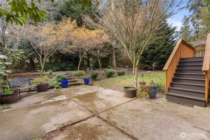 nice patio in private backyard great for bbq