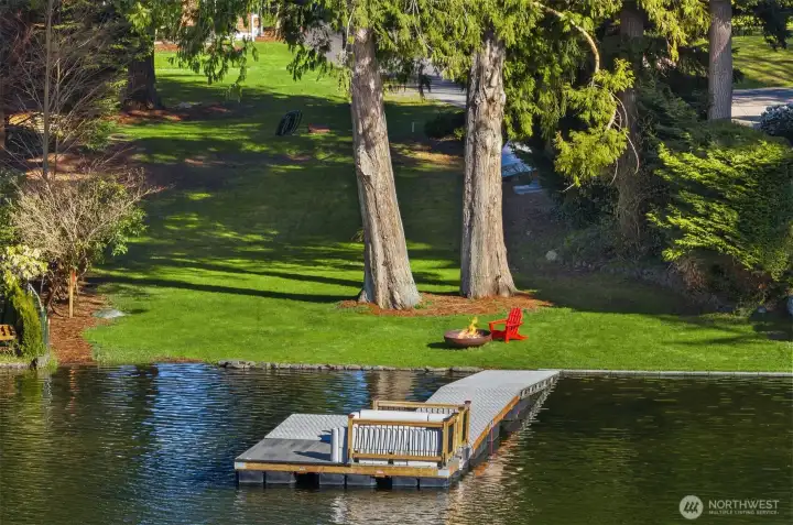 One of the last great lots left to build on Pine Lake