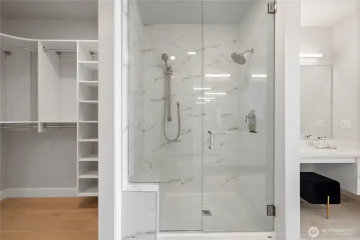 Oversized double-head shower for a true spa experience