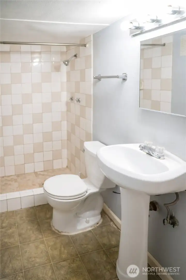 Unit B Bathroom