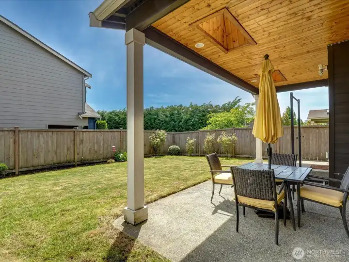 Both front and back yards are equipped with sprinkler system.