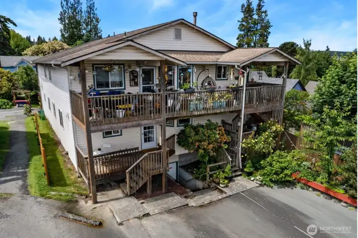 A refreshing change from the big-box condo feel, this sweet 4-unit building has a more personal sense of place and pretty flowers too! Huge bonus: All three neighboring units are currently owner-occupied!