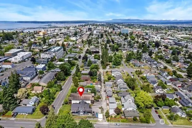 With parks, Interurban Trail, and downtown Everett nearby, you have plenty of reasons to get out, explore, and enjoy your beautiful surroundings.