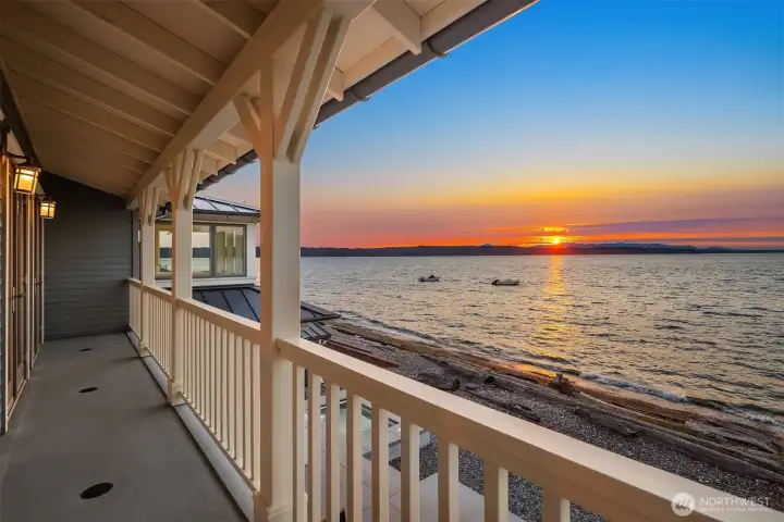 Let the soft breeze drift through the room as you step onto the deck—perfect for savoring your first cup of morning coffee and a quiet nightcap under the stars.