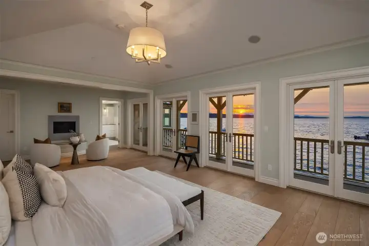 During the colder seasons, watch storms gather on the horizon while you savor the soothing warmth of the gas fireplace—all from the privacy of your own sanctuary.