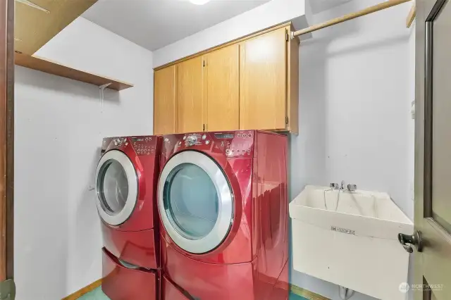 Washer & dryer stay and convey in this utility room on the main floor.