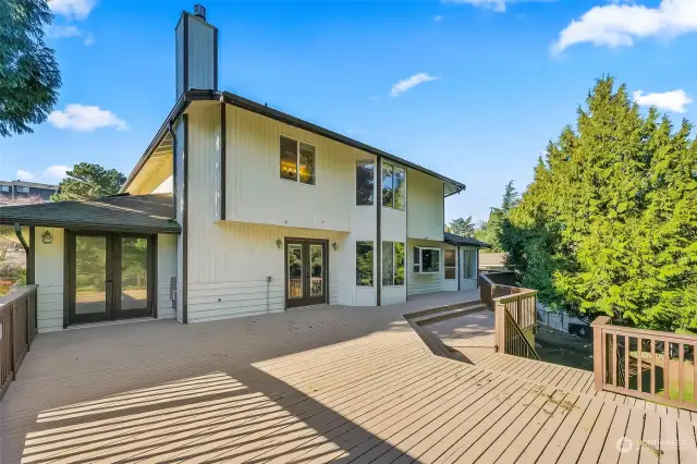 Expansive trex deck is low maintenance and perfect for entertaining, with a view of the North Shore Golf Course behind the home!