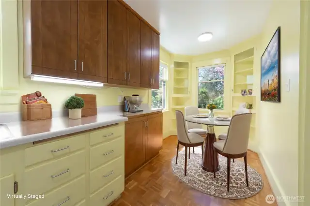 Kitchen with nook