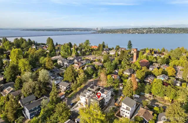 7 minutes to Lake Washington!