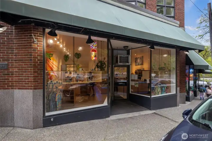 Only a 5 minute walk to Bright Spot Cafe...