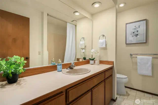 Upstairs main level bath with a full size tub.
