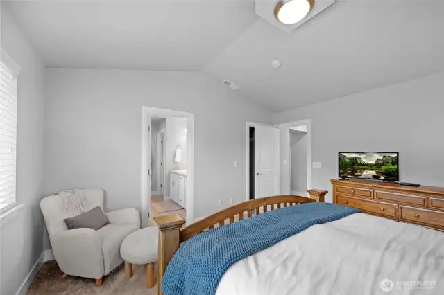 Alternate primary suite view
