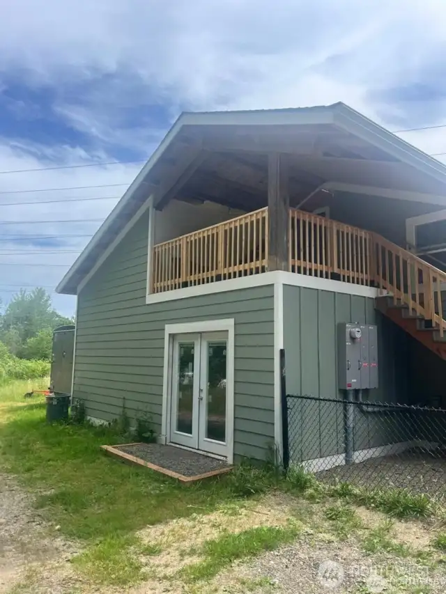 Converted Barn - 2880 sq ft building with 864 permitted sq ft