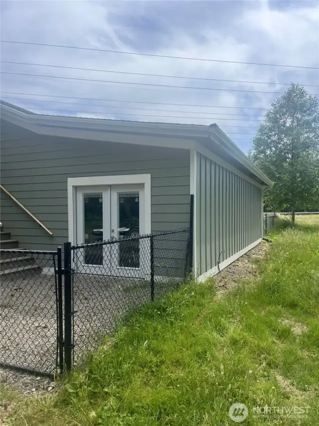 Converted Barn - 2880 sq ft building with 864 permitted sq ft