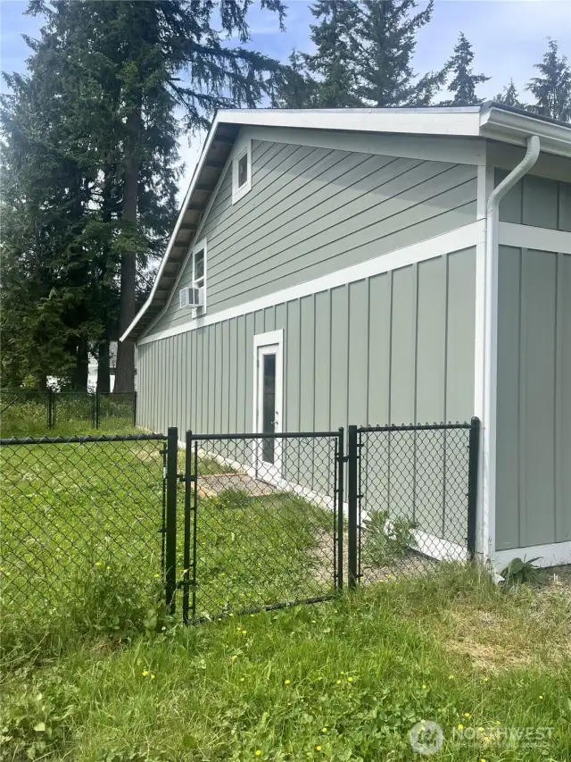 Converted Barn - 2880 sq ft building with 864 permitted sq ft