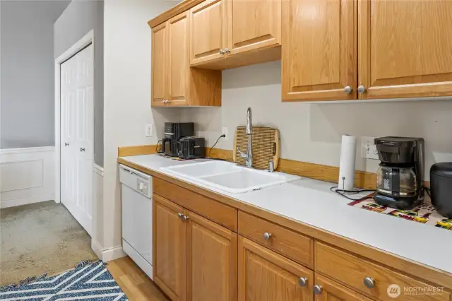 Plenty of storage in the kitchen.