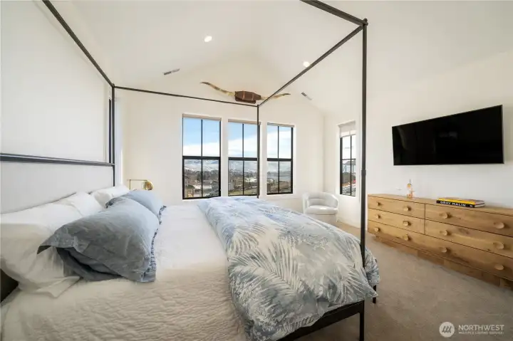 The Primary Suite: Four Seasons® mattress, designer furniture, and newly installed drapery (not shown). Vaulted ceilings, reading nook, and fantastic views of the Butte and the surrounding hillside.