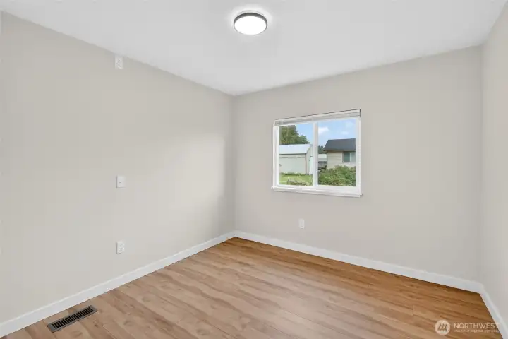 1st bedroom (with closets)