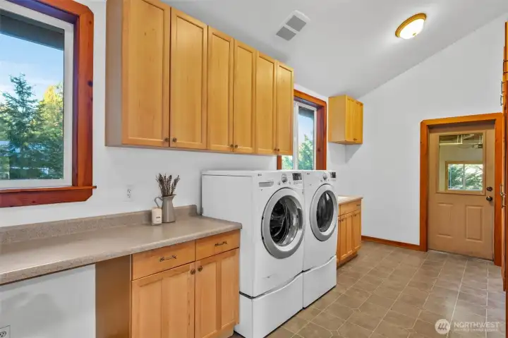INcredible oversized dream laundry room with vaulted ceilings, storage and access to 3-gar spacious garage. Appliances included!
