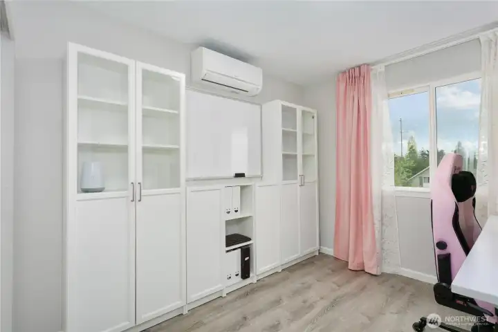 Fourth bedroom, shelving conveys