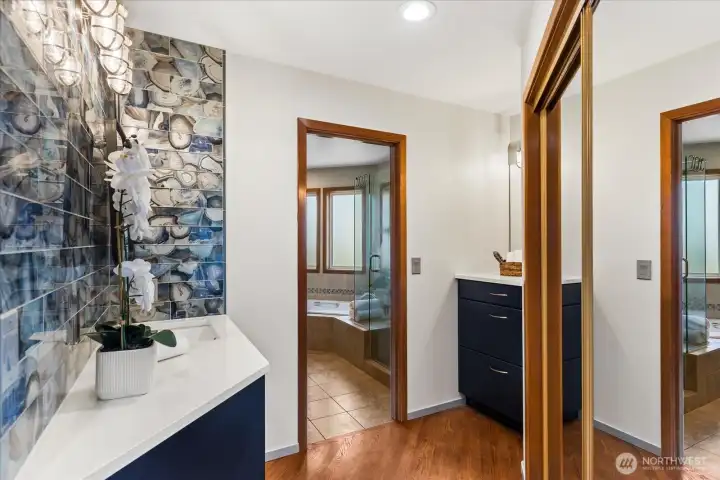 Primary, en-suite bathroom.