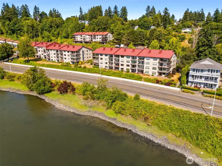 Front view of East Bay Harbor Condominiums. Front view of East Bay Harbor Condominiums.