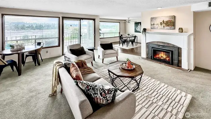 Light and airy formal living room with gas fireplace and commanding views of the water, mountains and city lights! Light and airy formal living room with gas fireplace and commanding views of the water, mountains and city lights!