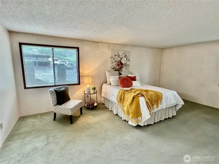 Ample primary bedroom with walk-in closet and en-suite. Ample primary bedroom with walk-in closet and en-suite.