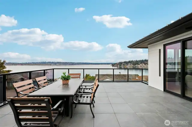 3rd level patio like no other; private, quite, and relaxing.