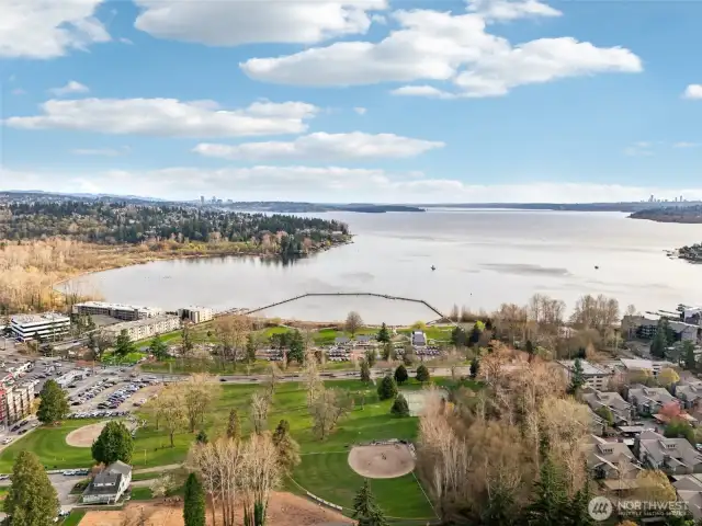 Just a short stroke from the house is tranquil Juanita Bay Park and bustling Juanita Beach Park