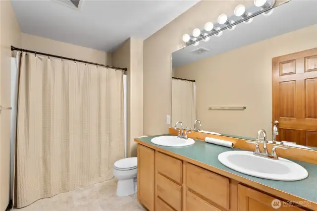 Full hallway bathroom