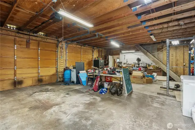 Giant two bay shop