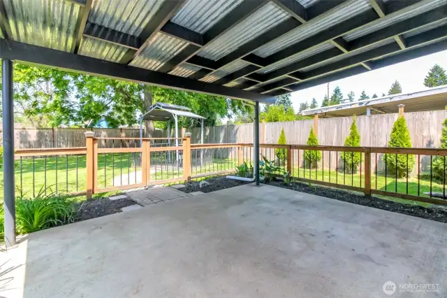 Beautiful private backyard covered patio for those late night bbq's with friends and family.
