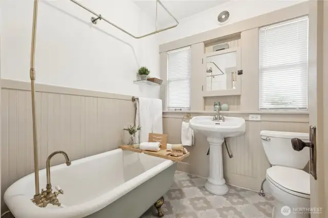 Full bath with vintage clawfoot tub
