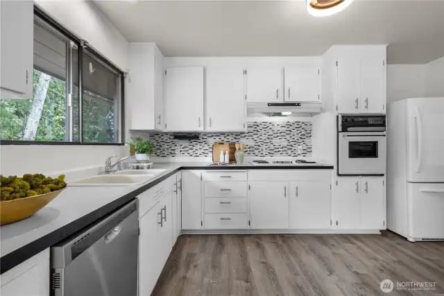 Light and bright kitchen design with backyard views.