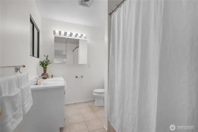 Spacious primary bath with tub/shower combo.