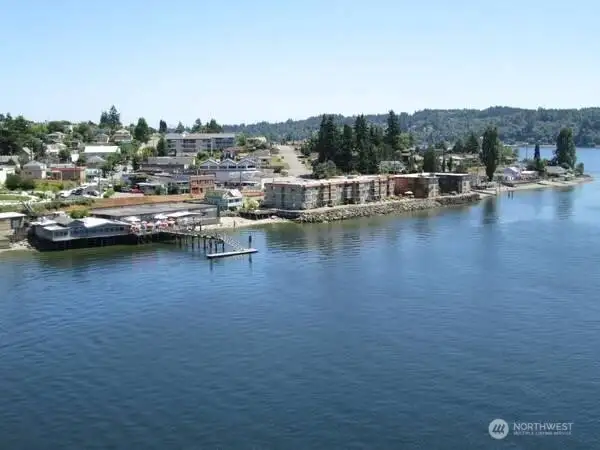The Waterside is located in Manette next to the iconic Boat Shed Restaurant.