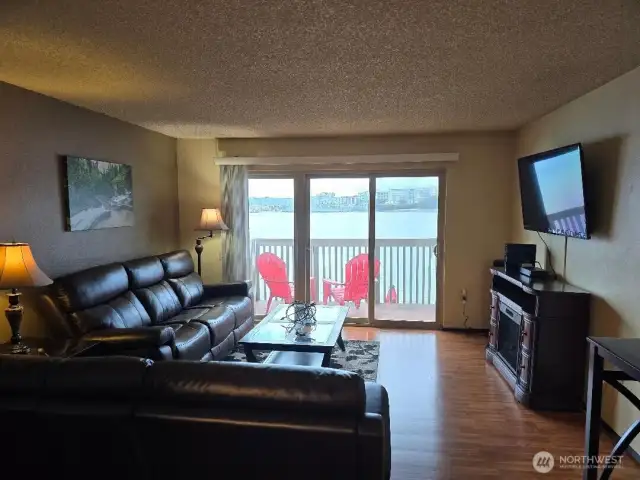 Now for the apartments. This is what they look like with not all of them having a water view. The furnishings are all pretty similar. Sofa, loveseat or recliner, electric fireplace, TV, bar with 2 stools for seating, coffee and end table and lamps.