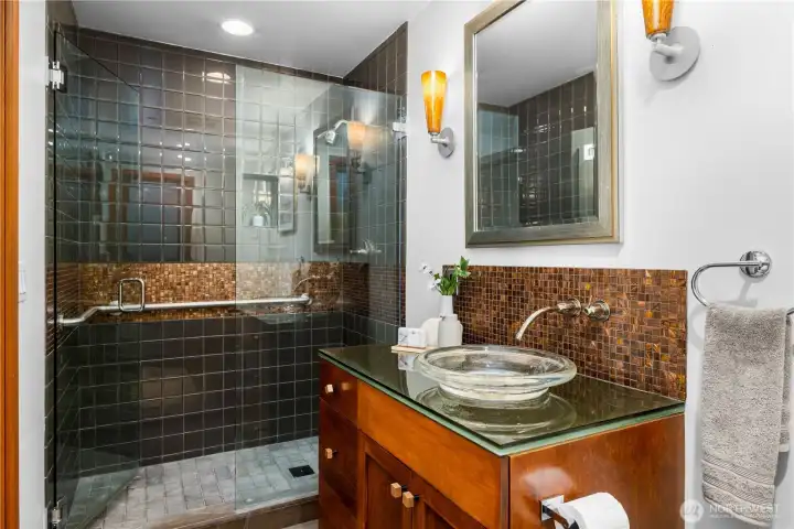 Main Level Guest Suite